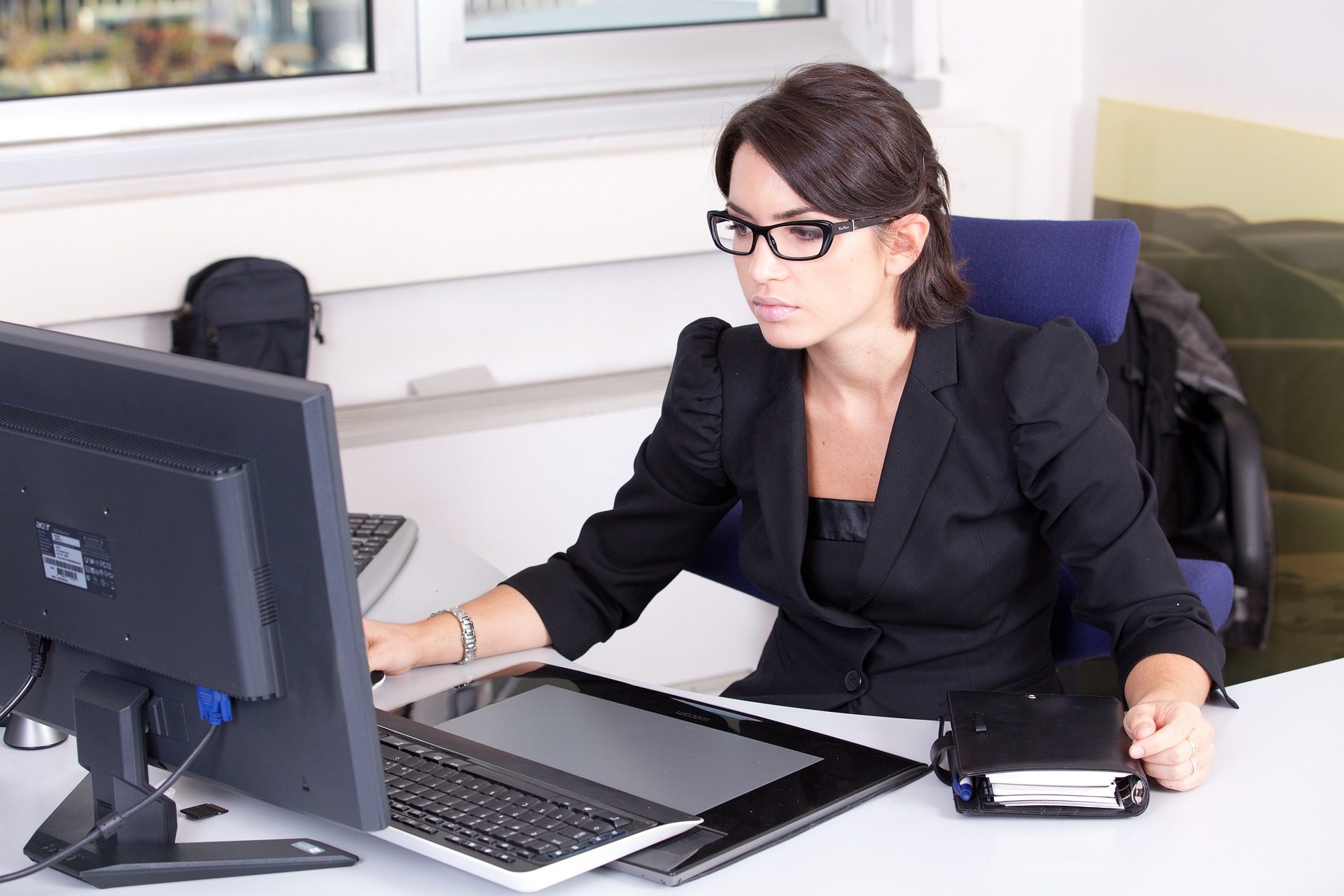 Secretary working in front of a desktop