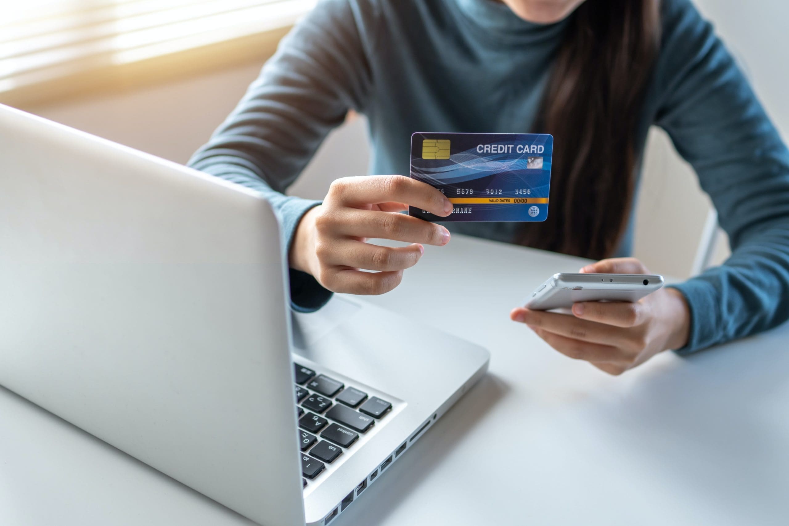 Business owner connecting his credit card account to QuickBooks Online Advanced